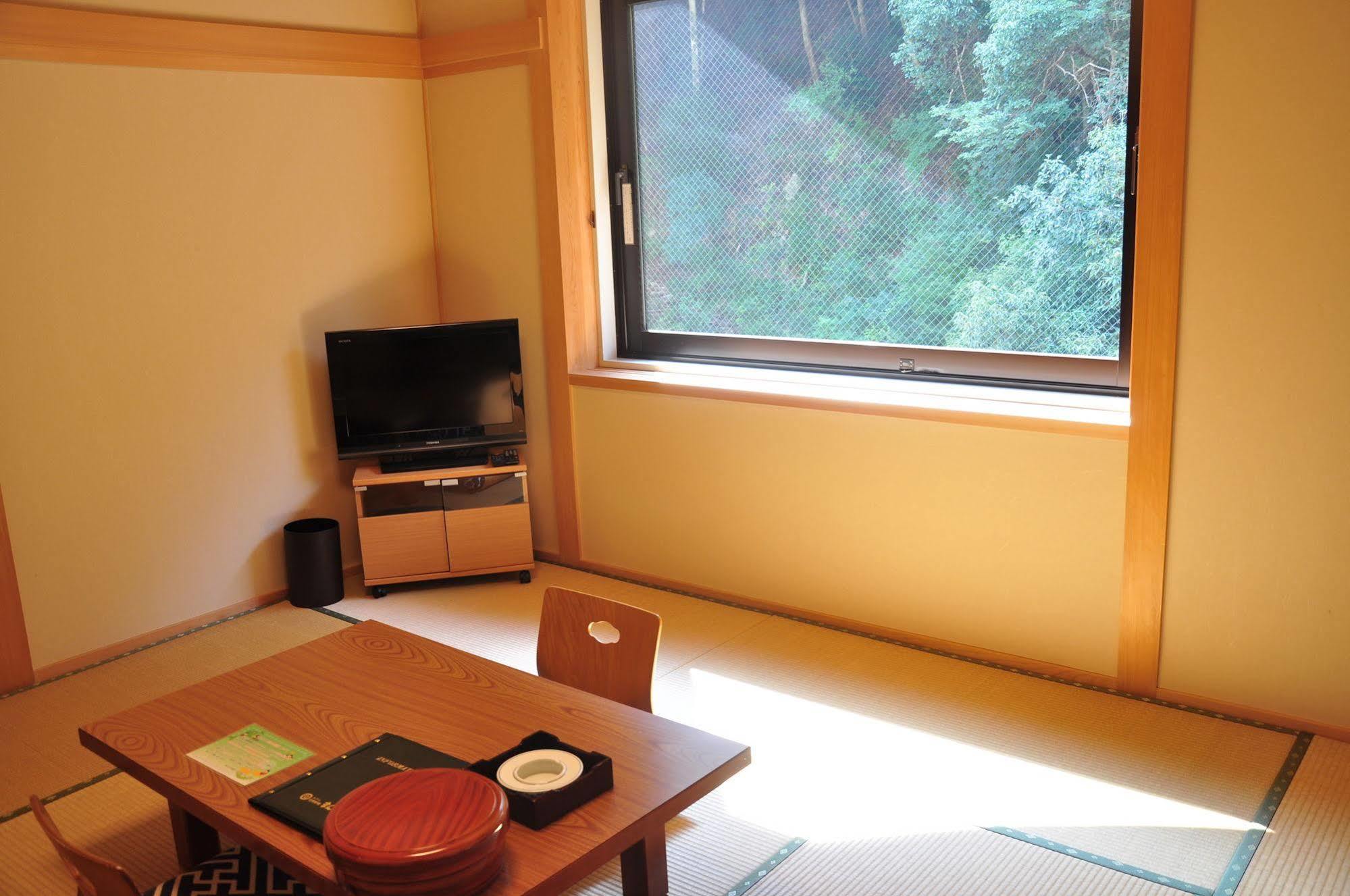 Hotel Obokekyo Mannaka à Miyoshi  Extérieur photo